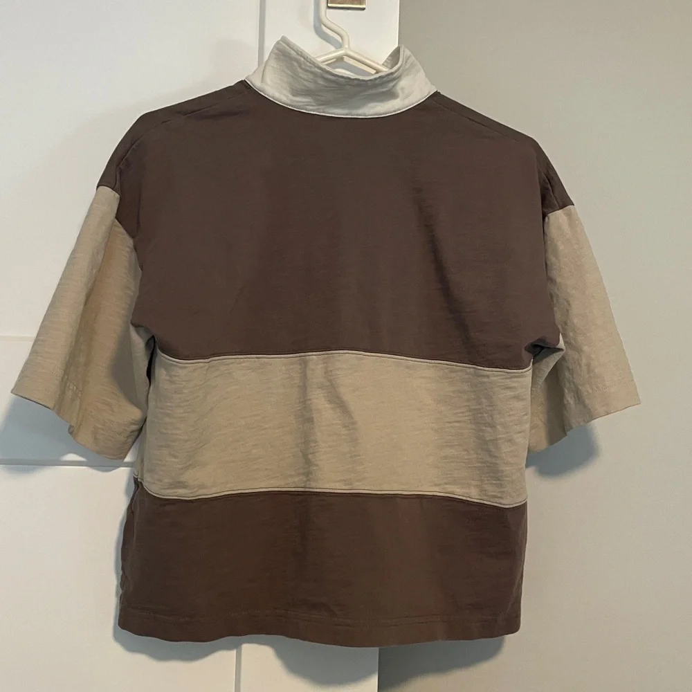 Madewell Women’s Crop Casual Button Down Shirt in Brown and Cream - Picture 3 of 3